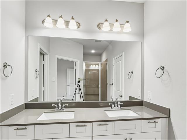 Building Photo - 213 Suma Dr
