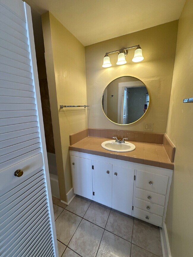 Building Photo - Charming 1928 Vintage Cottage Near Cal Poly – Available Now