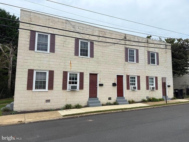 Building Photo - 529 Hanover St