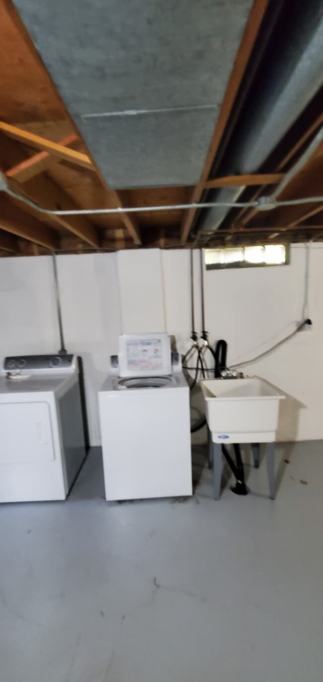 Building Photo - 1163 Higgins Ave