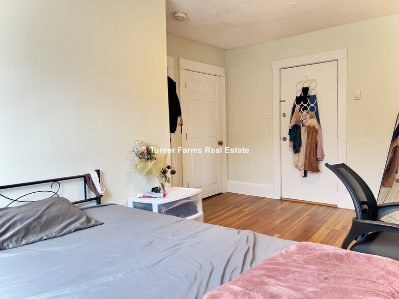 Building Photo - 402A Highland Ave