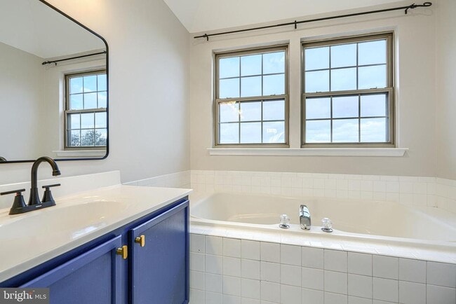 Building Photo - 8 Katurah Ln