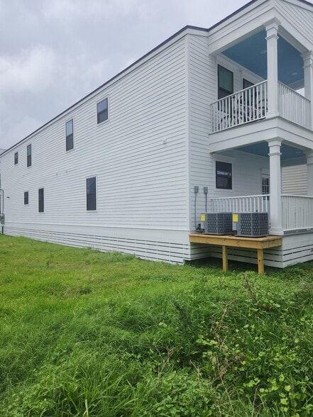 Separate AC units - 2033 Conti St