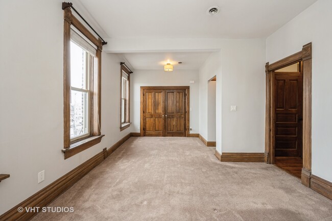 Building Photo - 3216 W North Ave