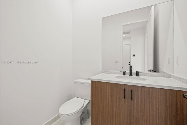 Building Photo - 12865 Wingspan Ct