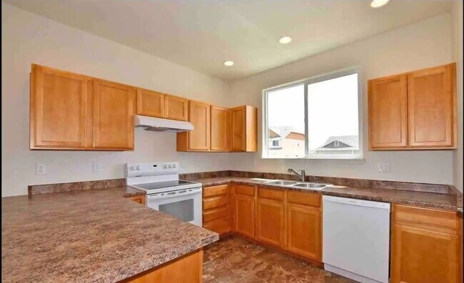 Building Photo - 262 Castle Dr