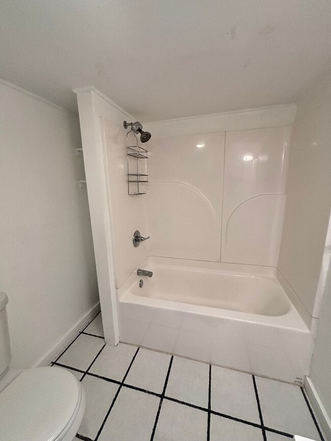 Building Photo - 2337 E 5th Ave