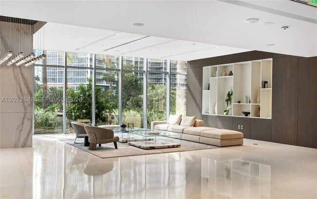 Building Photo - 300 S Biscayne Blvd