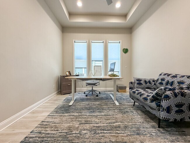 Building Photo - Modern-Luxury 5/3 in Oakmont
