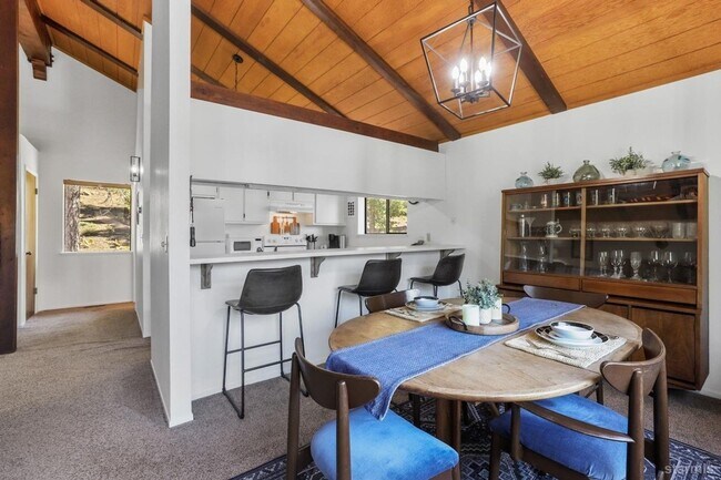 Building Photo - mountain retreat to relax after hard day a...