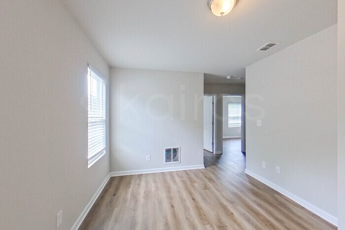 Building Photo - 216 York Ln