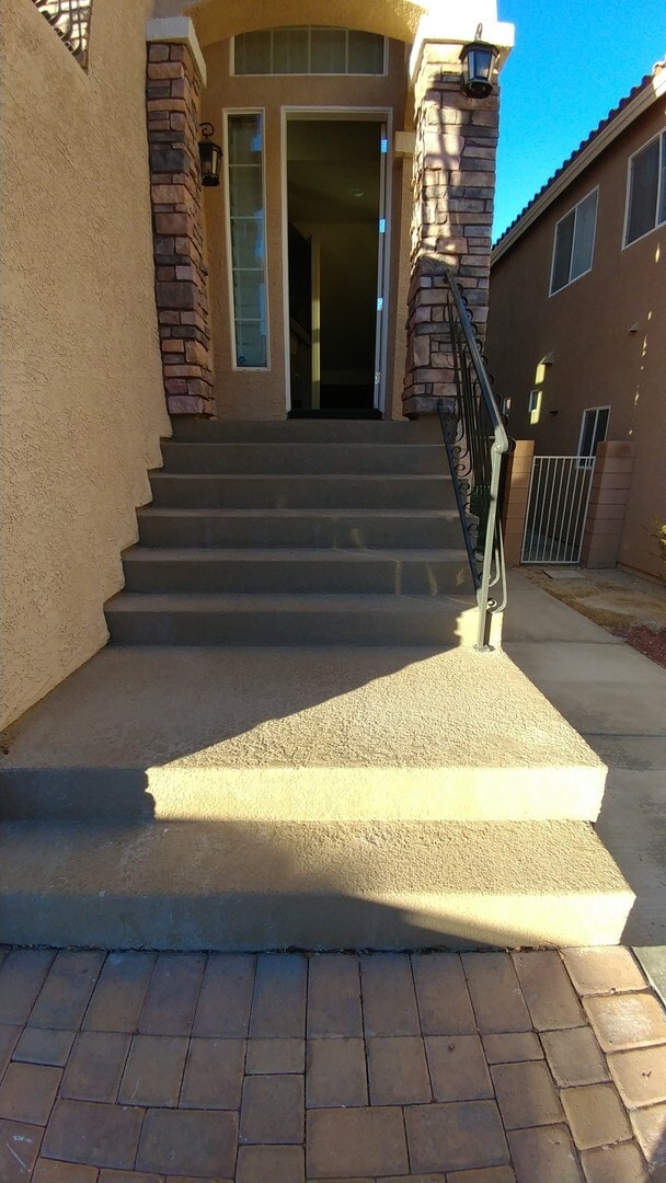 Building Photo - Multi level