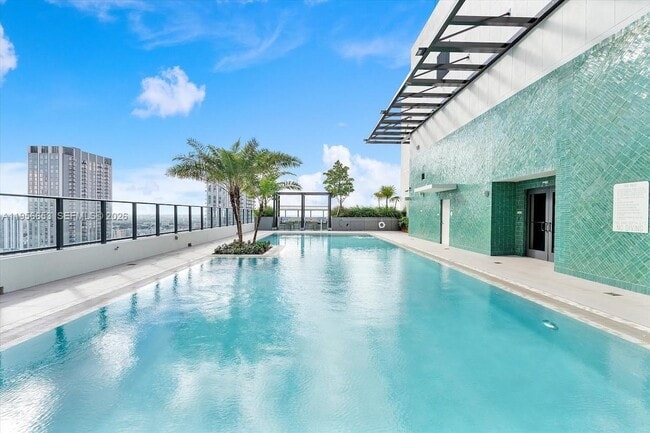 Building Photo - 11 NE 6th St