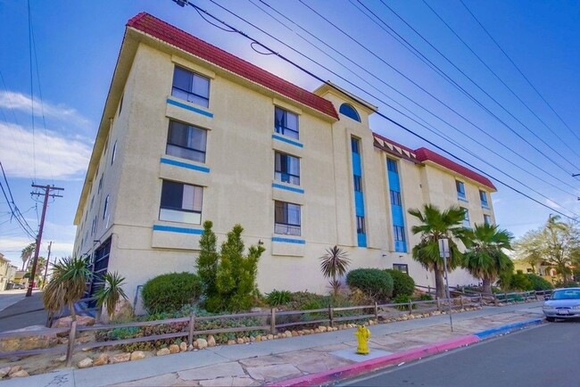 Building Photo - Upgraded 1/1 condo in Normal Heights! Pool...