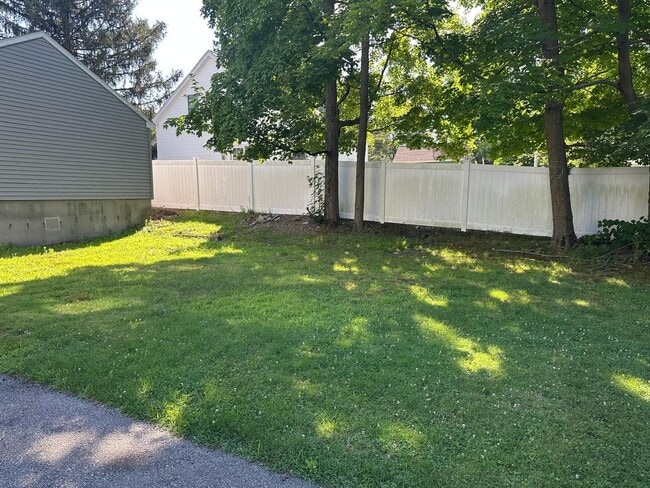 Building Photo - Updated Norwood 1st Floor Unit | Bright, S...