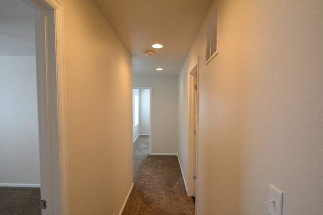 Building Photo - Beautiful townhome near Ft. Carson availab...