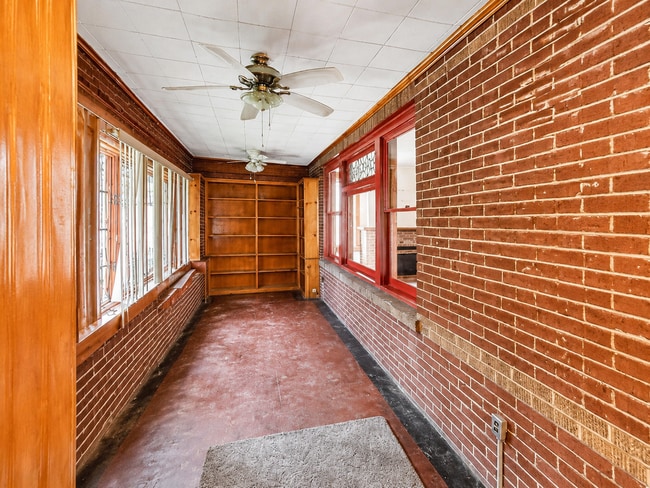 Building Photo - 136 N Broad St