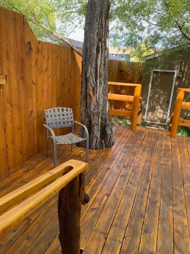 Building Photo - 2 bedroom, 1.5 bath Townhome  $1600/month