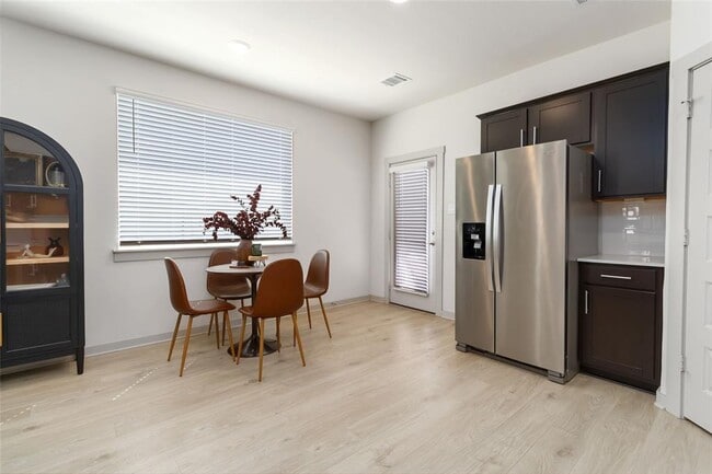 Building Photo - 105 New Hvn St