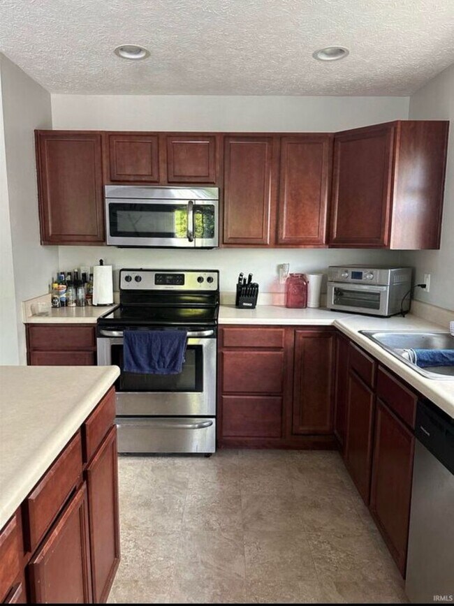Building Photo - Split Floor Plan 3B2B Ranch in Lindberg Village