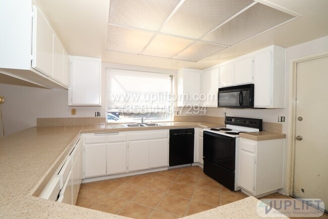 Building Photo - 3 Bed, 2 Bath Home w/ Central HVAC, 2 Car ...