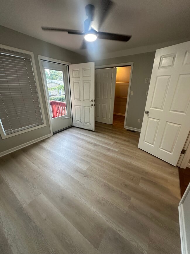 Building Photo - 325 W 15th St