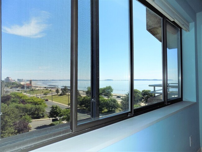 Building Photo - 382 Ocean Ave