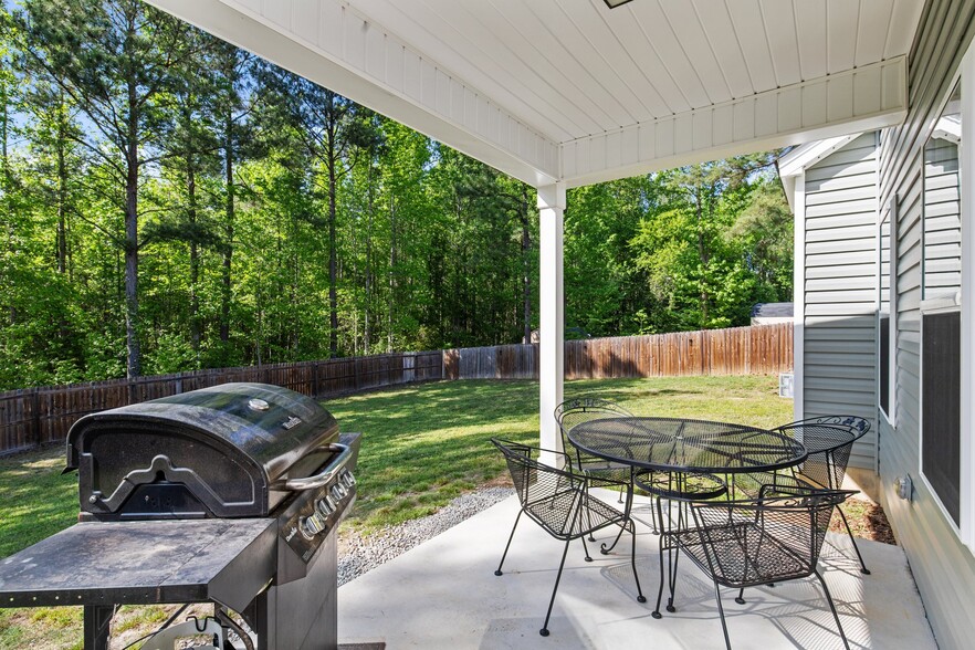 Building Photo - 789 Equestrian Way