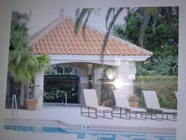 Building Photo - 3470 Pinewalk Dr N
