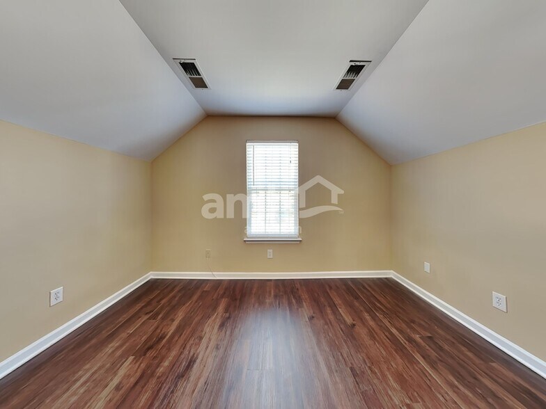 Building Photo - 4149 Shadetree Dr