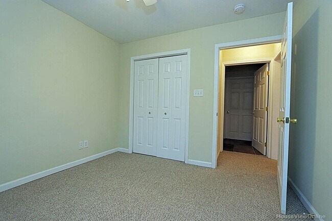 Building Photo - 2 Bedroom Triplex in Cape