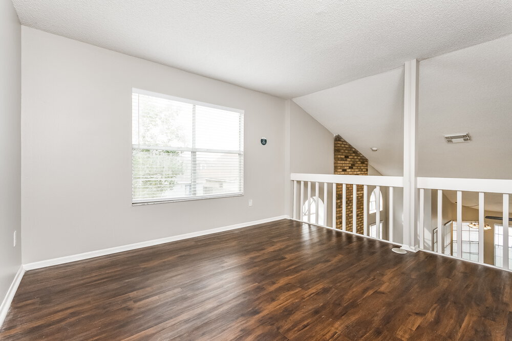 Building Photo - 12612 Belrose Ave
