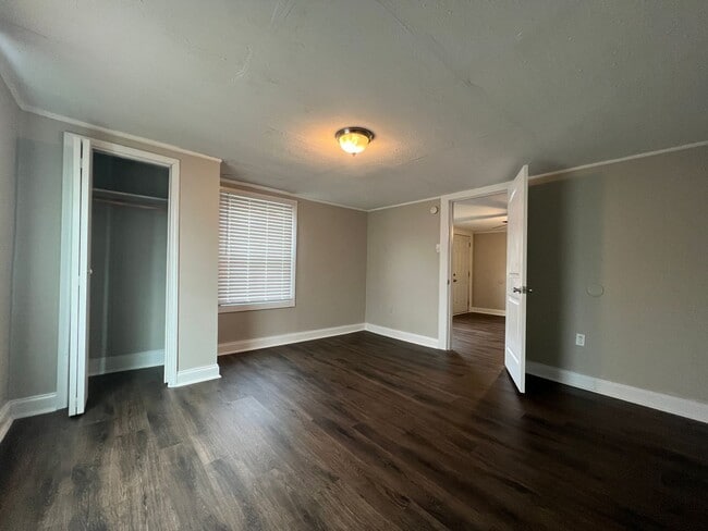 Building Photo - MOVE-IN READY!