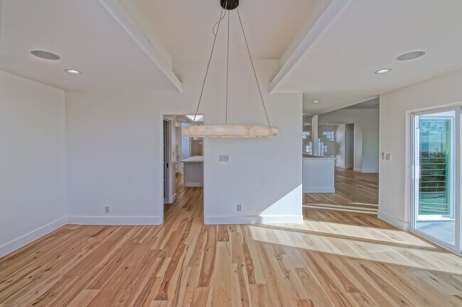 Building Photo - Beautifully Remodeled, 4BR4.5BA Hill Section Home w/ Amazing Panoramic Ocean Views, 3 Decks, Atri...