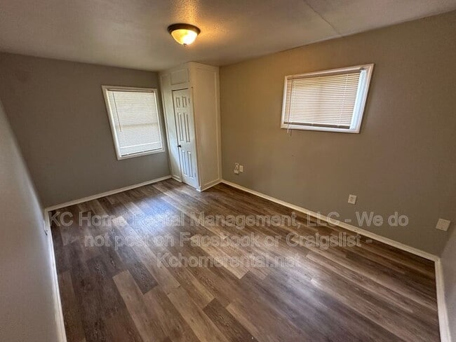 Building Photo - 10812 Newton Ave