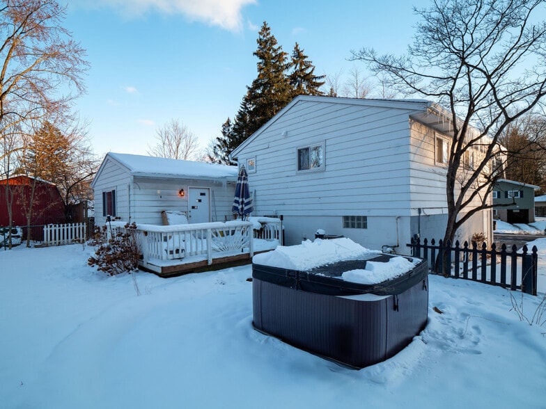 Building Photo - 676 Treeside Dr