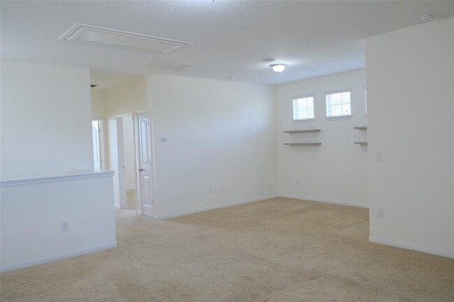Building Photo - 2880 Donnell Dr