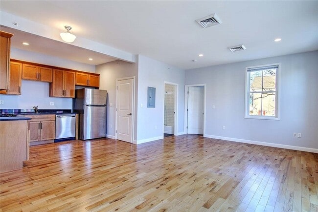 Building Photo - 400 Hope St