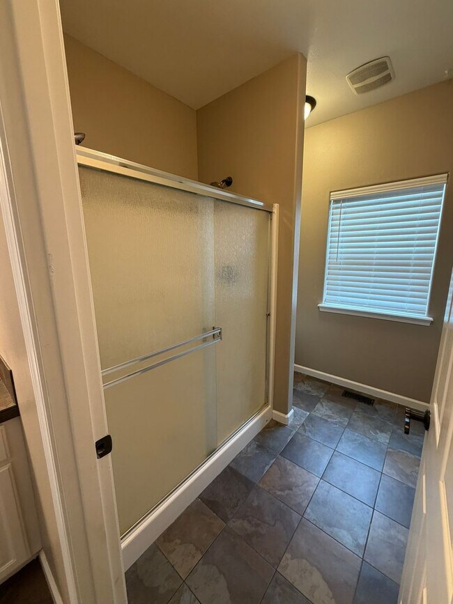 Building Photo - 5207 Villa Dr
