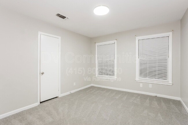 Building Photo - 2901 Creston Ave