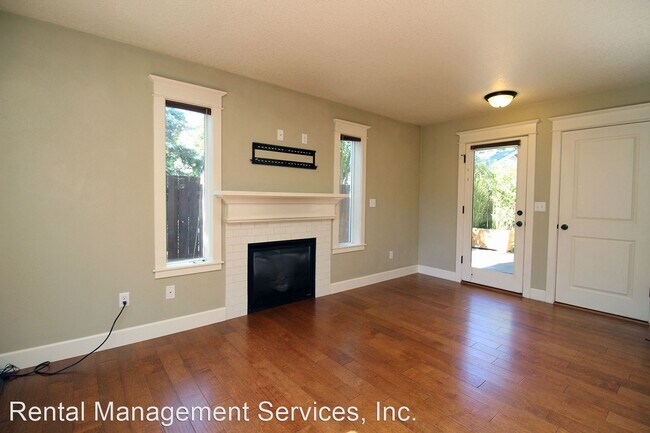 Building Photo - 3 br, 2.5 bath House - 866 N Farragut St