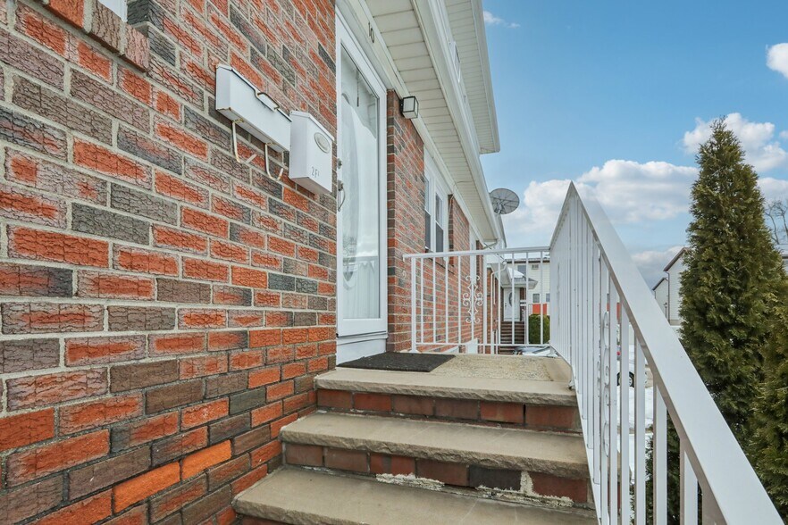 Building Photo - 10 Millo Pl