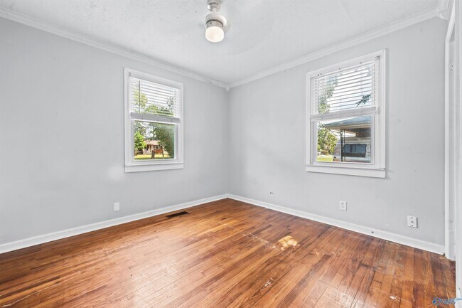 Building Photo - 805 W Arbor Dr NW