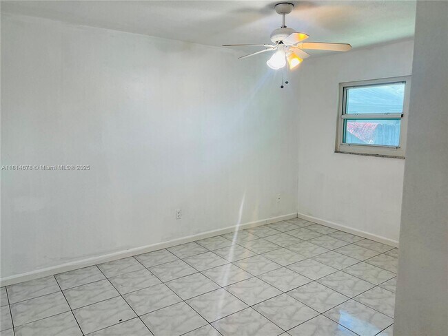 Building Photo - 4680 SW 29th Terrace