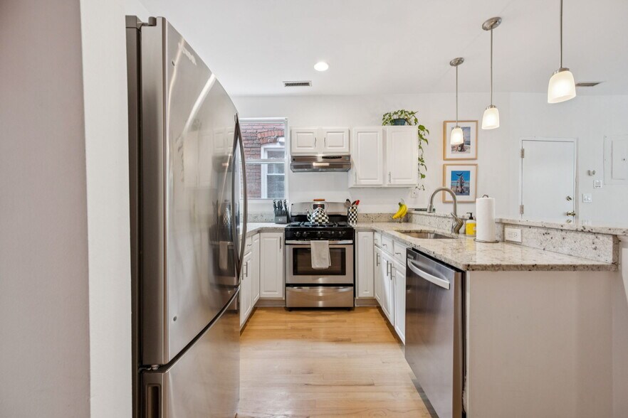 Building Photo - 2025 13th St NW