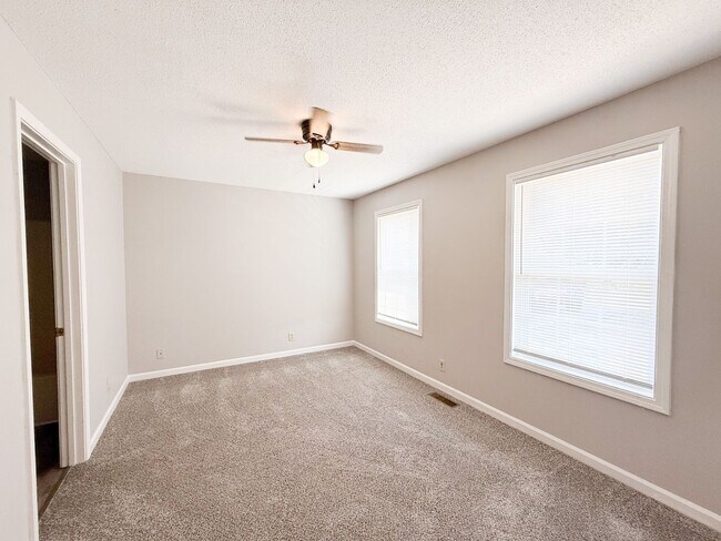 Building Photo - 3 Bedroom 2 Bathroom home!!