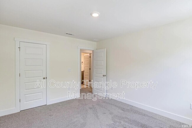 Building Photo - 6943 Doddridge Ln