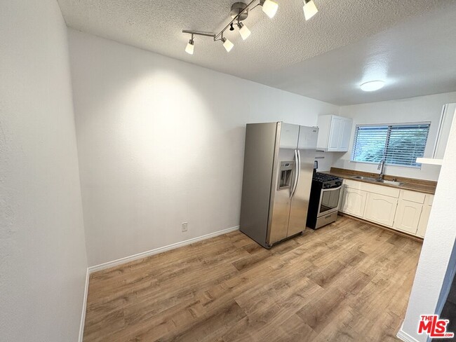 Building Photo - 534 Santa Clara Ave