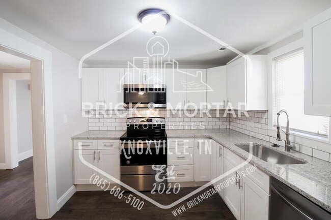 Building Photo - 404 E Emerald Ave