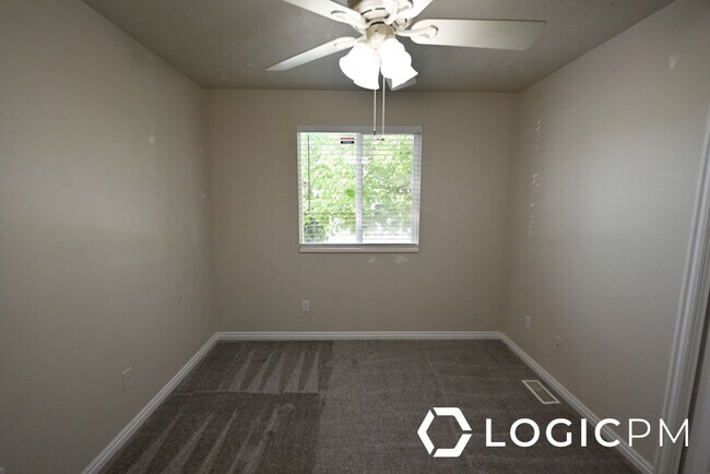 Building Photo - 4616 S Zenia Mdws Ct